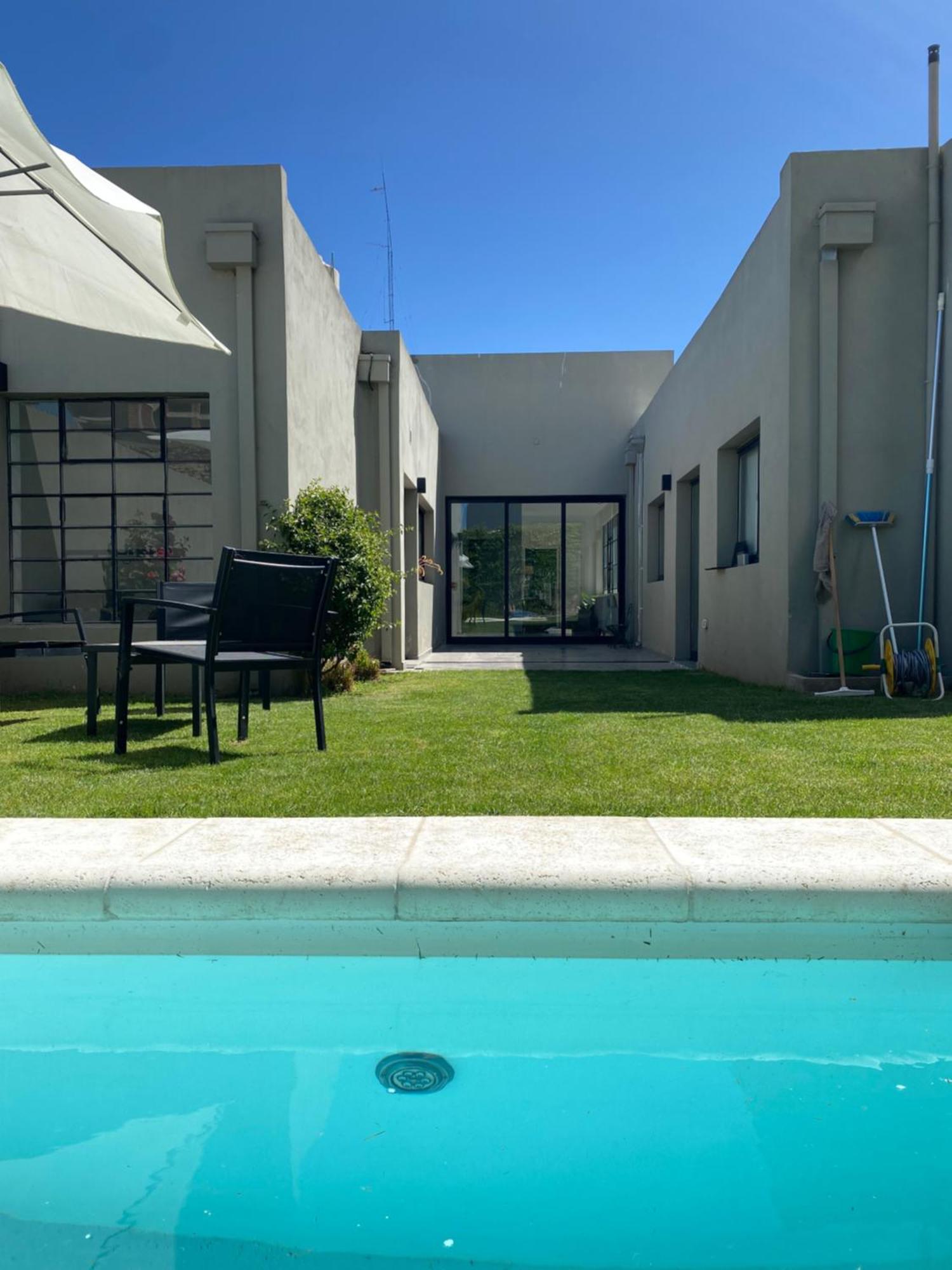 Casa Centrica Con Pileta Y Parrilla